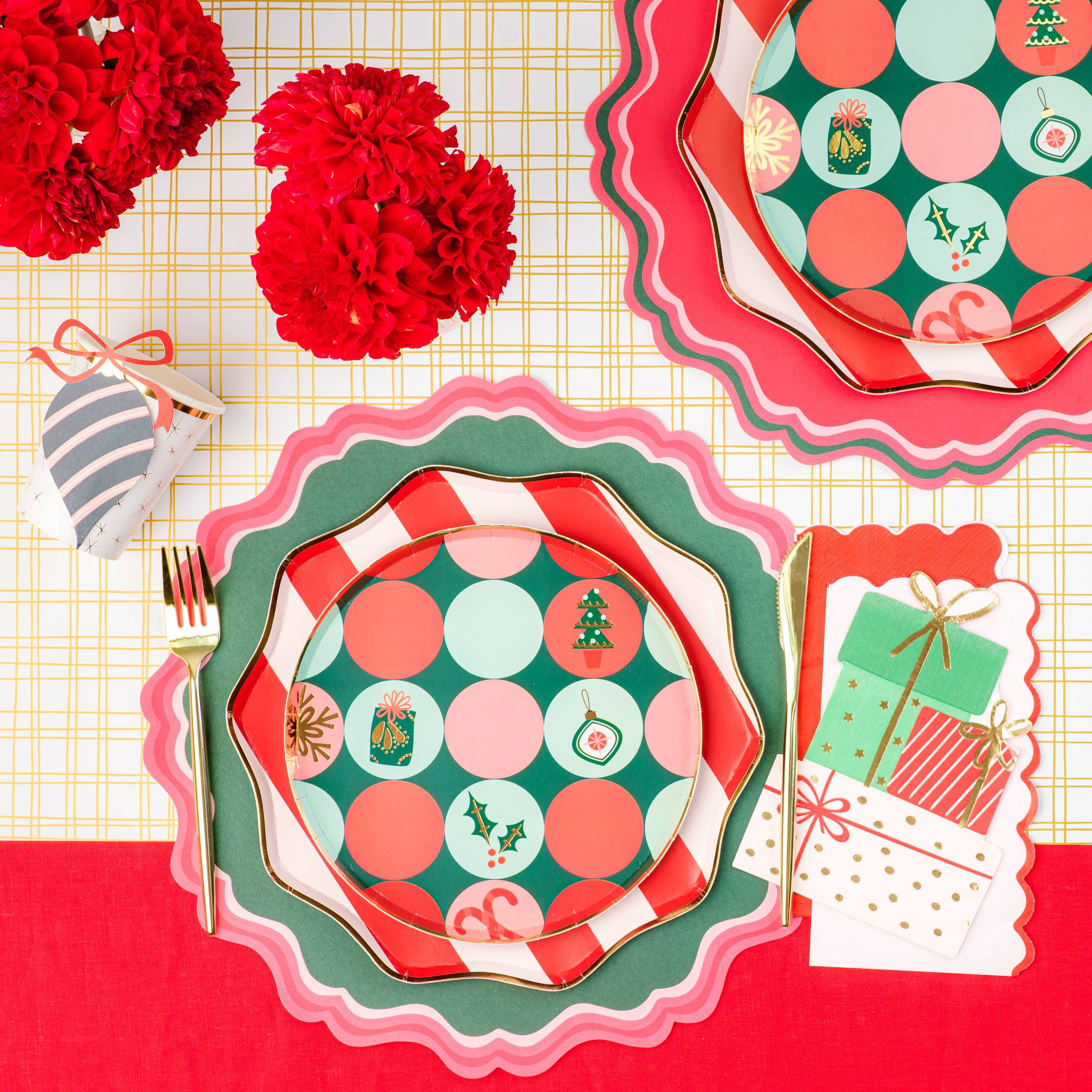 Circles Christmas Party Paper Dessert Plates 8.5"