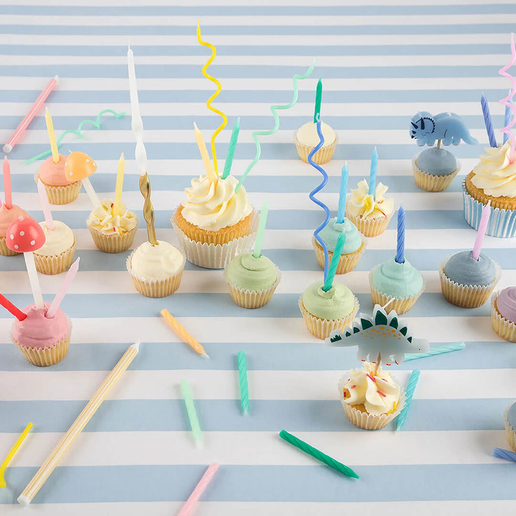 meri-meri-party-dinosaur-candles-cupcake-styling