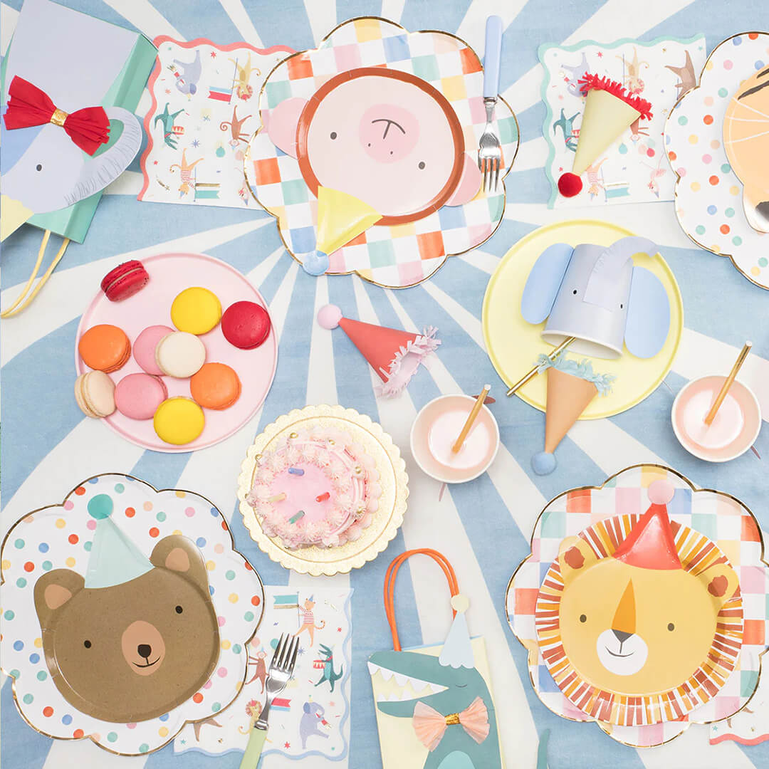 meri-meri-party-animal-parade-die-cut-plates-styled